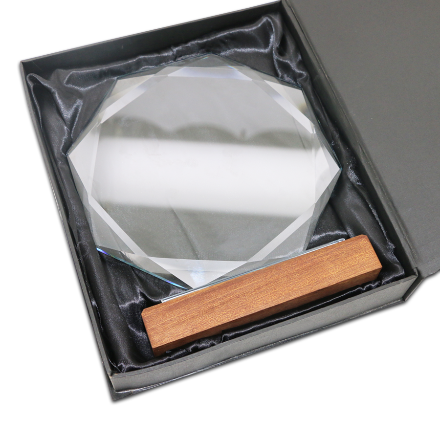 trophées rond en verre et socle en bois (Copy)