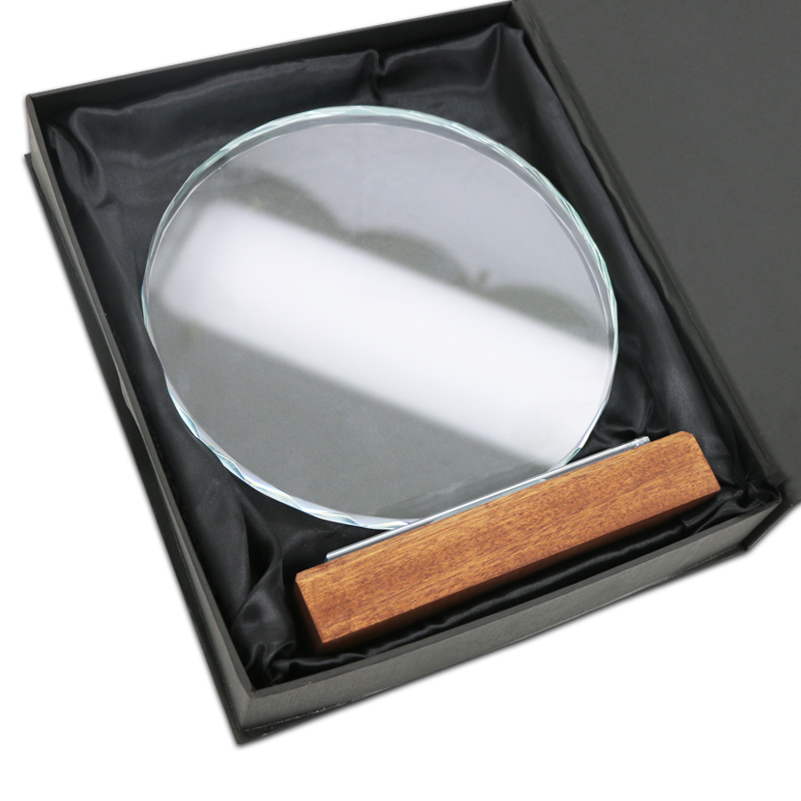 trophées rond en verre et socle en bois